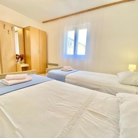 Appartement Porat à Starigrad Paklenica Extérieur photo